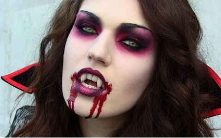 Olhos esfumados de vampiro