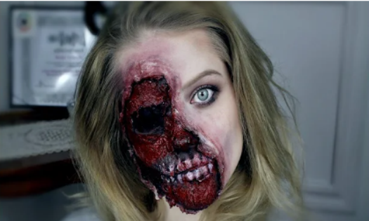 Maquiagem zumbi com efeitos contrastantes e realistas
